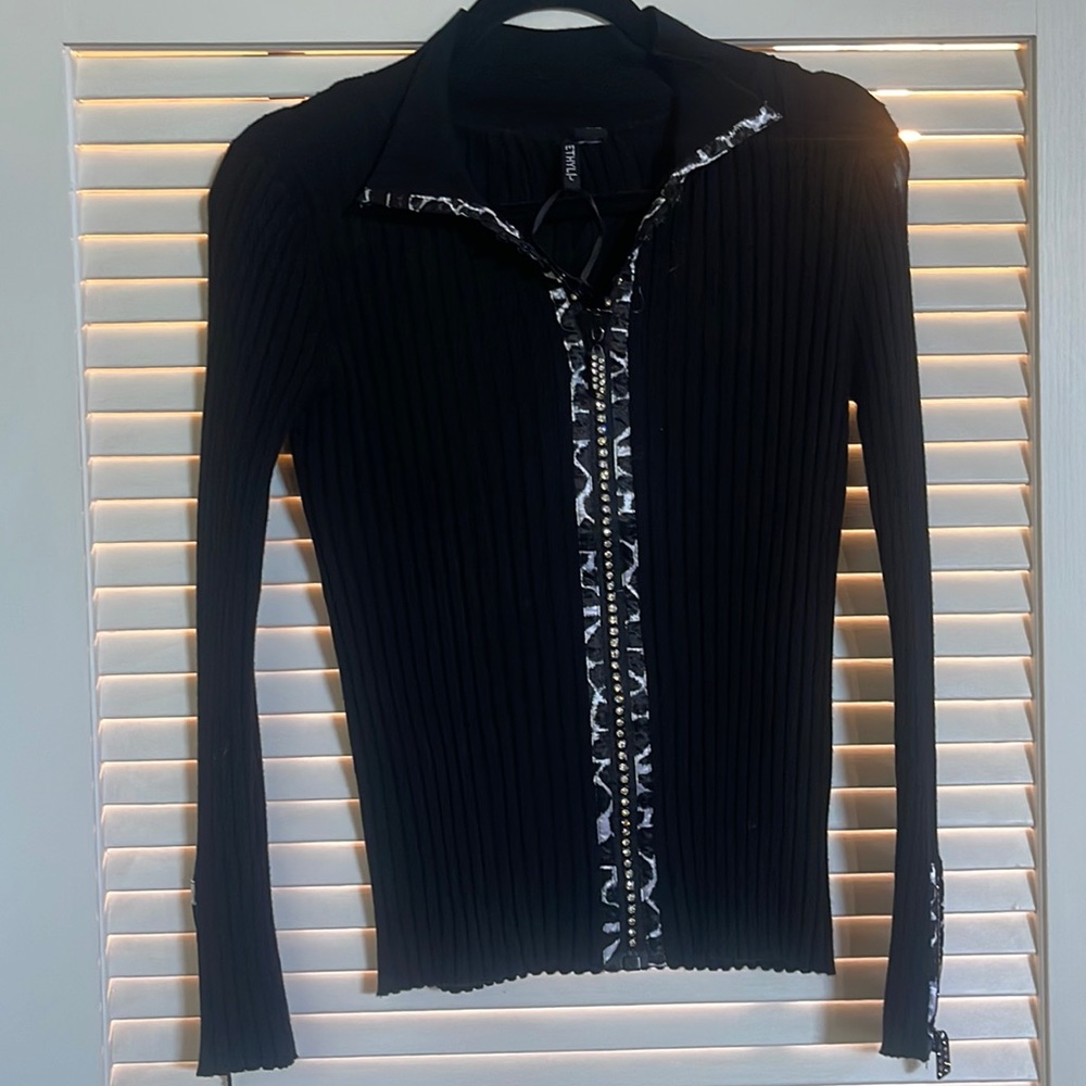 New with no tag super cute sweater with zebra print